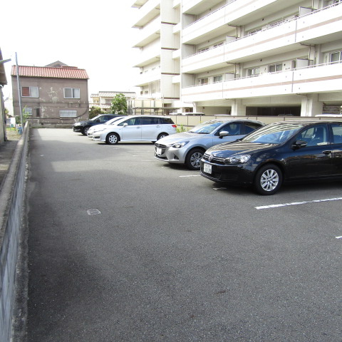 ドルチェヴィータの駐車場