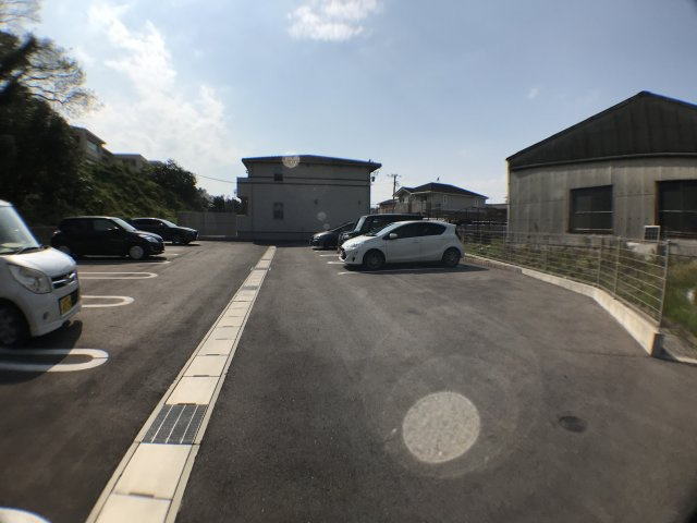 TM・グロリアの駐車場