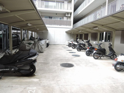 【その他共用部分】 | グレーシアパーク仲町台 | バイク置場