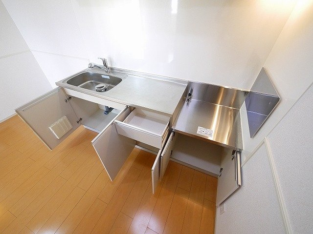エテルノのキッチン|収納スペースが豊富なキッチン