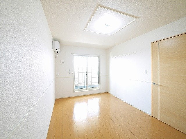 エテルノの洋室|居室も日当たり良好です