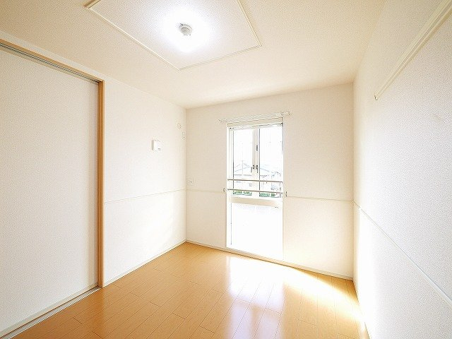 エテルノの洋室|コンパクトなお部屋です
