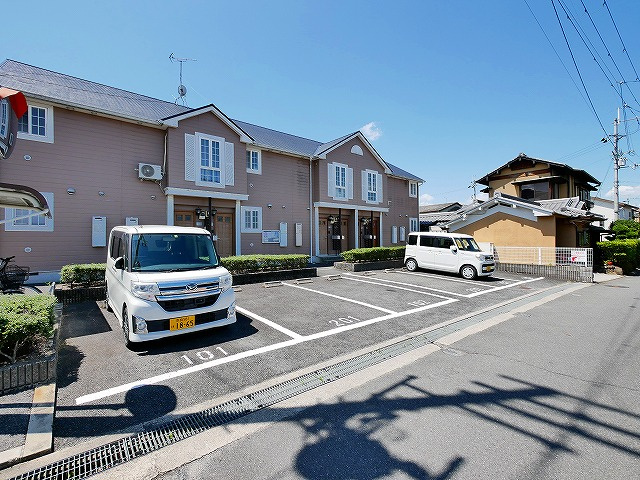 ガーデン・スクエアの駐車場|カースペースがあります
