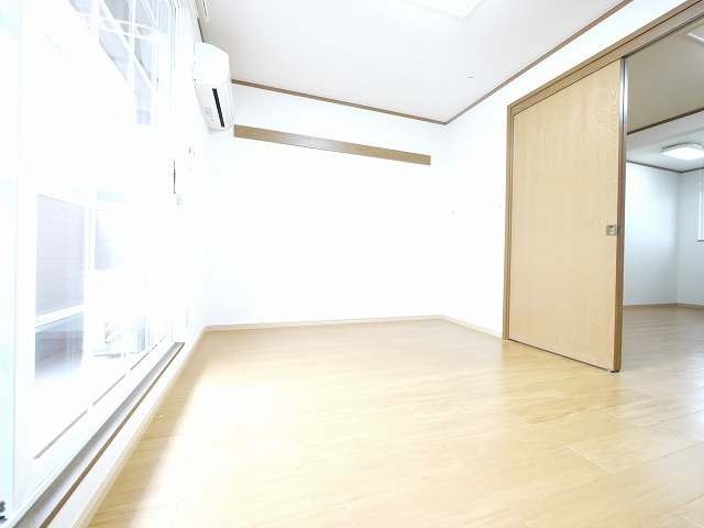 ガーデン・スクエアの洋室