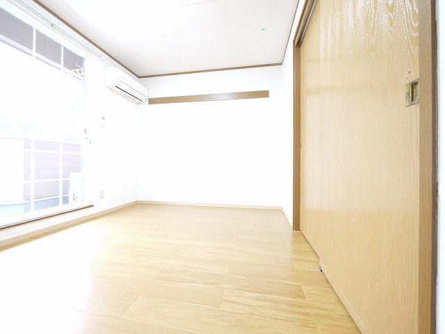 ガーデン・スクエアの洋室