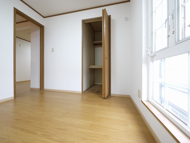 ガーデン・スクエアの洋室