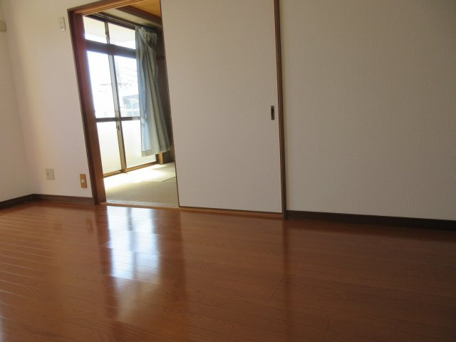 マンションサエイの洋室