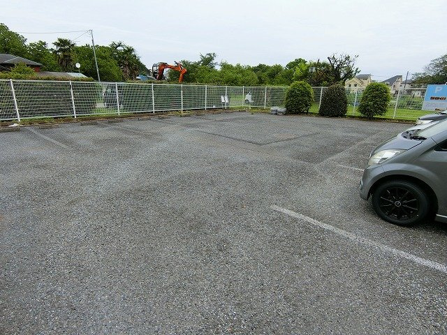 サンハイムシモの駐車場