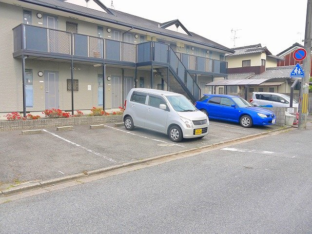 サニーハウスタムラの駐車場|敷地内に駐車場があります