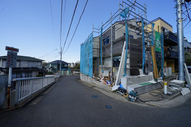 【横浜市保土ケ谷区瀬戸ケ谷町231-30新築戸建て２号棟】★仲介手数料無料★（瀬戸ヶ谷小学校・岩崎中学校）の前面道路含む現地写真