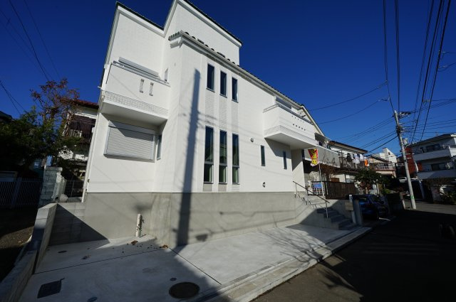 上星川駅徒歩１０分。ＬＤＫ18.25帖の４ＬＤＫ！カースペース２台♪大型浴室ＴＶ付　常盤台　新築戸建の外観