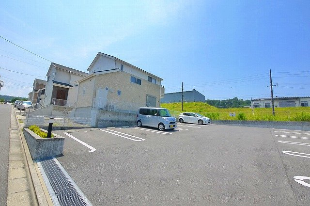 エレガント　ヒルの駐車場|駐車スペースもあります