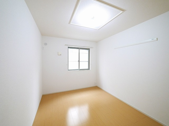 エレガント　ヒルの寝室|落ち着いて過ごせるお部屋なので、寝室にいかがでしょうか