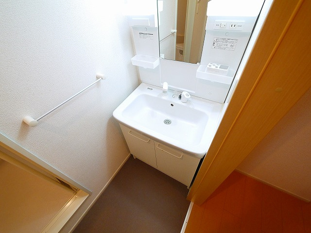 エレガント　ヒルの洗面所|脱衣スペースもあります