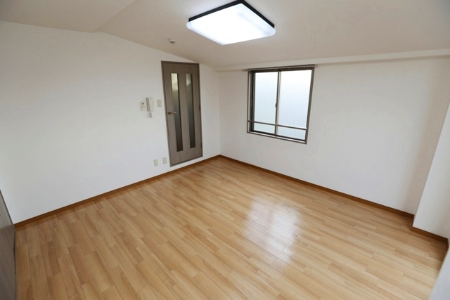 【洋室】 | メゾンラフィーネ