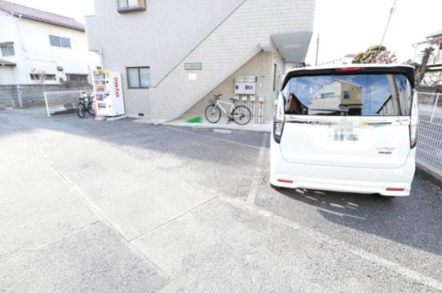 ビューウエストリバーの駐車場