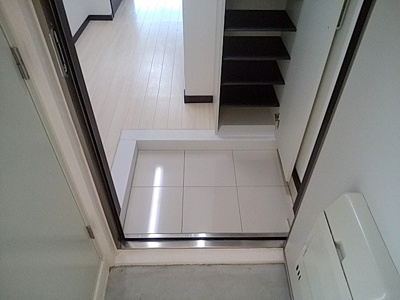 【玄関】 | ヒルズ安里 | ※退去前の為、写真と現状が異なる場合がございます