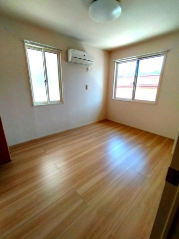 パインコート　B棟の居間・リビング