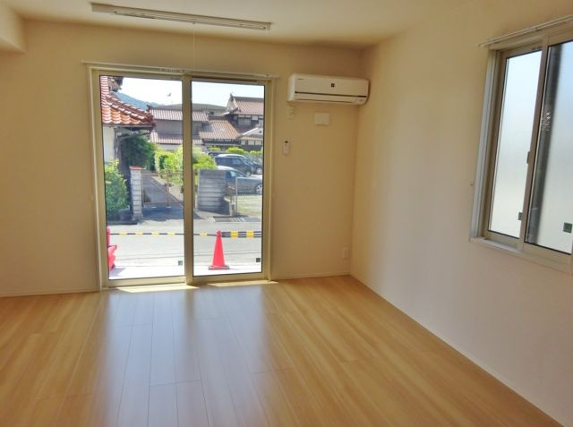 パインコート　B棟の居間・リビング