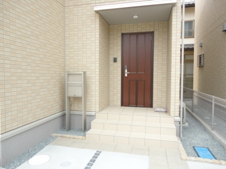 パインコート　B棟のエントランス