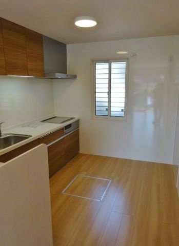 パインコート　B棟の居間・リビング