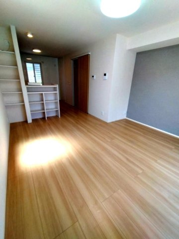 パインコート　B棟の居間・リビング