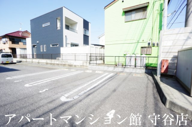 リビングタウン百合ヶ丘の駐車場