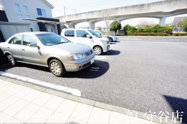 リビングタウン百合ヶ丘の駐車場