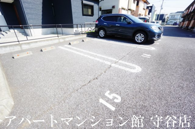 リビングタウン百合ヶ丘の駐車場