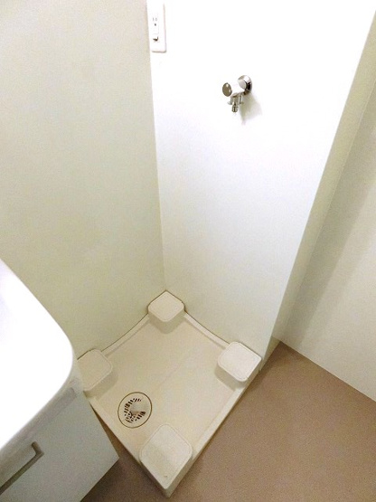 【設備】 | リヴェール白鳥 | 洗面所にある室内洗濯機置き場です♪防水パンが付いているので万が一の漏水にも安心です！