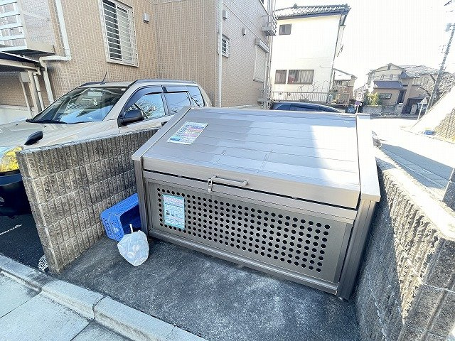 【その他共用部分】 | リヴェール白鳥 | 敷地内ごみ置き場でごみ出しもらくらく～♪忙しい社会人さんや主婦さんにもうってつけ！