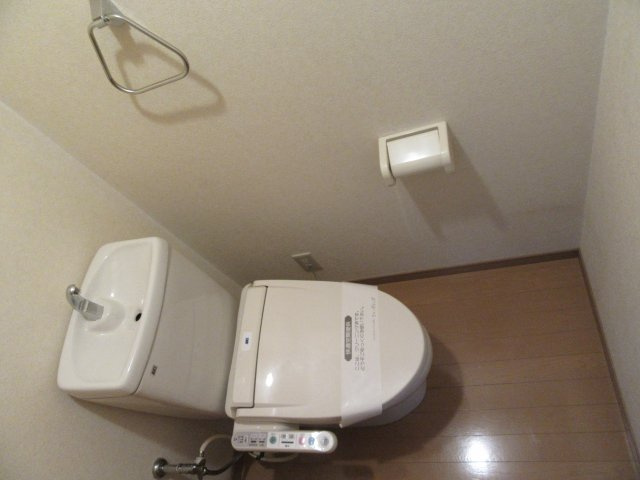 ブランドール長町のトイレ|落ち着いた色調のトイレです