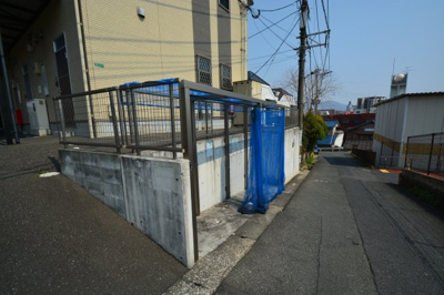 【その他共用部分】 | ＭＯＯＮ下到津　Ｄ | 敷地内にゴミステーションがきちんと設置されています。