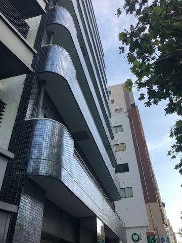 ロイクラトン四谷の外観