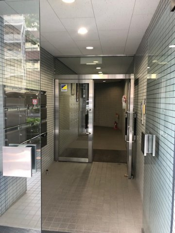 ロイクラトン四谷のエントランス