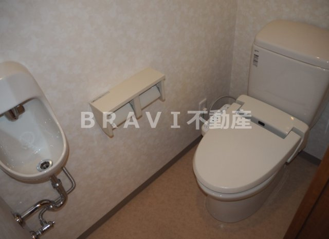 グレイス今里　BRAVI不動産のトイレ|【グレイス今里】落ち着いたトイレです