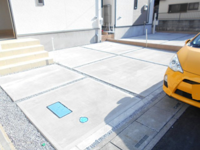 【駐車場】 | 行田市　西新町　全2棟　2号棟　らすと1棟 | カースペースがあります。並列2台。2号棟らすと1棟。1780から1680万円に価格変更です。
