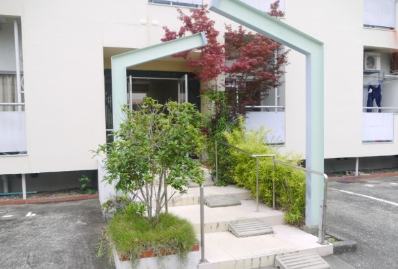 津福山一ビルのエントランス|ゆとりのあるエントランスです