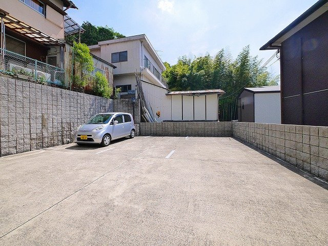 みつがらすの駐車場|車をお持ちの方に嬉しい駐車場付きの物件です