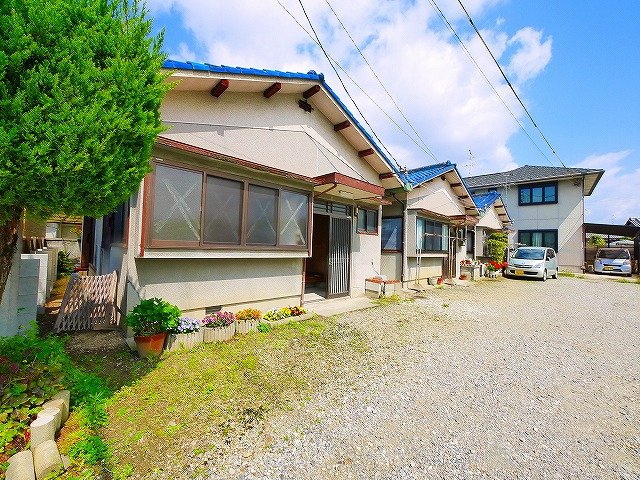 菅原貸家の駐車場|駐車場に車を止められます