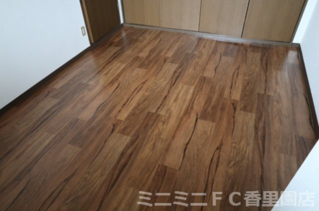 ヴィルヌーブエストの洋室|クローゼット付き