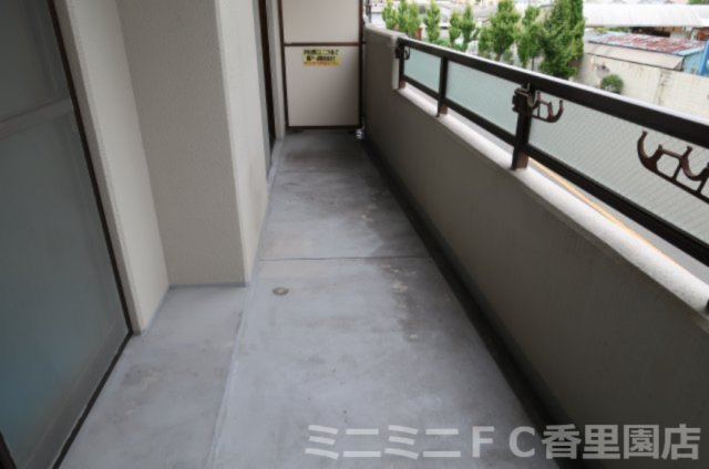 ヴィルヌーブエストのバルコニー|南向きのバルコニー