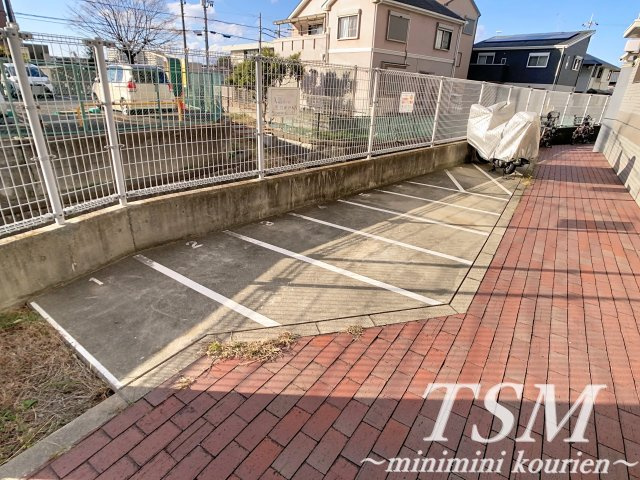 ヴィルヌーブエストのその他共用部分|敷地内バイク置場