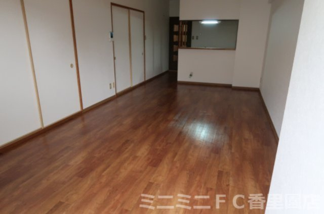 ヴィルヌーブエストの居間・リビング|16.6帖のリビング