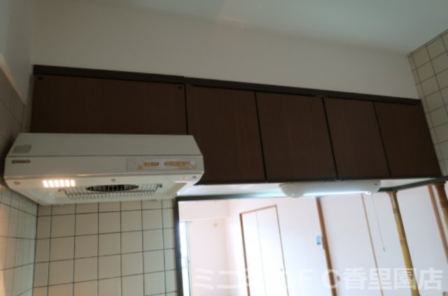 ヴィルヌーブエストのキッチン|レンジフード・収納棚