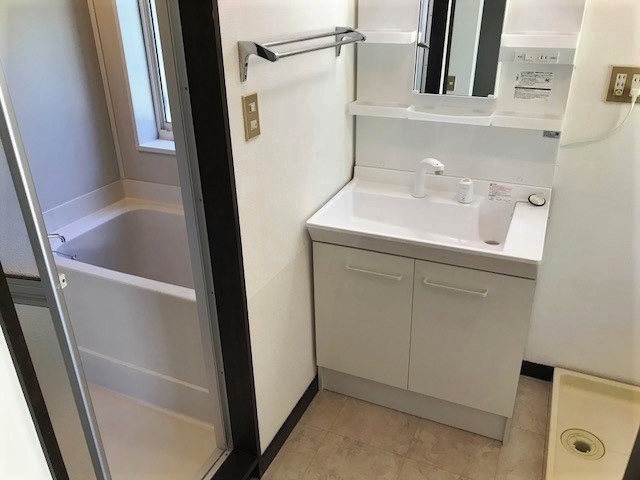 ここだけ、板張りの味わいの洗面所|使いやすい洗面所です