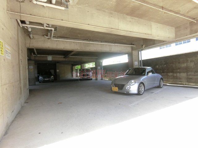 Mビルの駐車場|駐車場があるので、車を買う予定の方も安心です