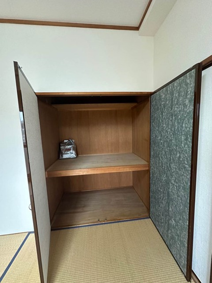 【収納】 | ソレイユⅠ | 和室6.7帖のお部屋にある押入れです！かさばるお布団や季節のお洋服を収納するのに便利☆