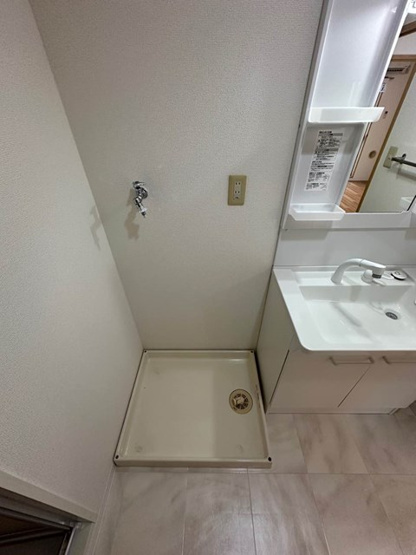 【設備】 | ソレイユⅠ | 洗面所にある室内洗濯機置き場です♪防水パンが付いているので万が一の漏水にも安心です！
