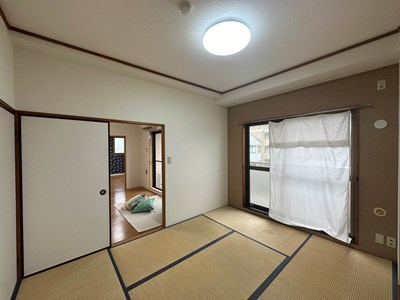 【和室】 | ソレイユⅠ | 南向き和室6.7帖☆バルコニーに繋がる陽当たりの良いお部屋です！赤ちゃんのごろごろやハイハイはやっぱり和室がよかったりします♪